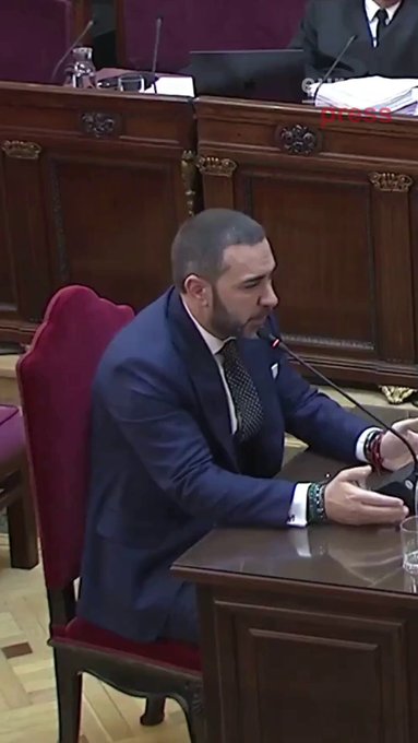 Aldama: “Koldo me dice 'hay que organizar algo al jefe para que se relaje'. Pregunto a qué se refiere y me dice que busque señoritas. Hablo con gente, traen señoritas y se quedan con Ábalos. Esa es la primera vez que Koldo me pide señoritas para Ábalos. Las pagué yo”