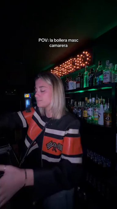 Cuando a la camarera le gustan las mujeres.