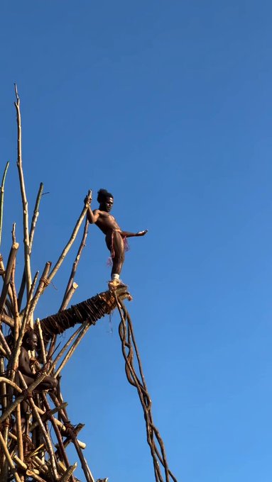 Salto a tierra en la isla de Pentecostés, Vanuatu.