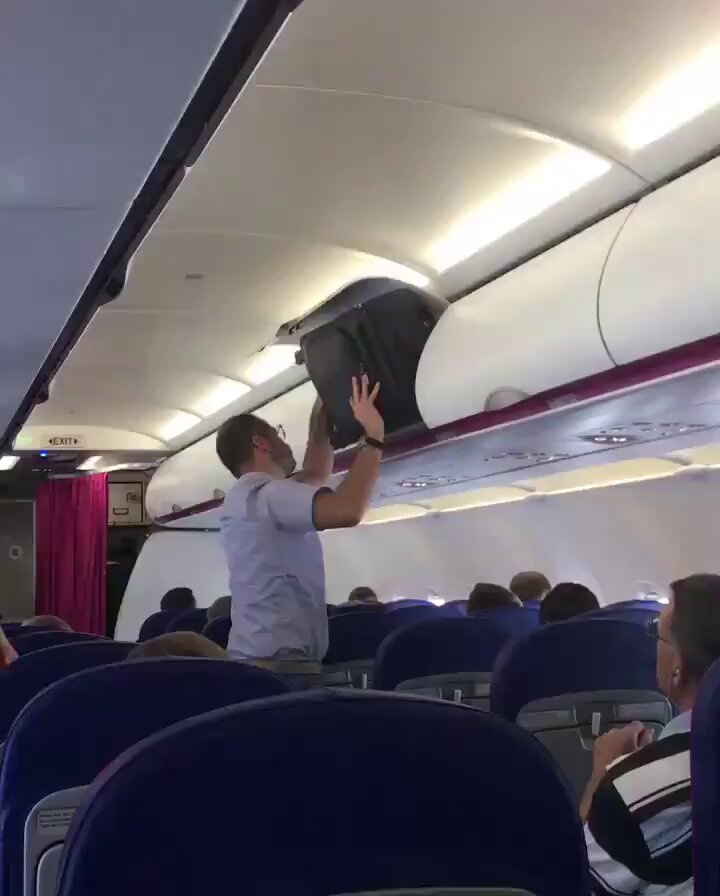 Por eso la importancia de darles juguetes didácticos, esos de formas que meten en un cubo cuando son pequeños.