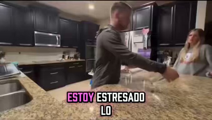 Un hombre descubre que su mujer le estaba siendo infiel, y decide vender los anillos de casamiento valorados en 25.000 dólares.