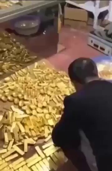 El alcalde de Haikou, China, que acumuló alrededor de 4.500 millones de dólares durante su carrera y fue encontrado con 13,5 toneladas de oro y 23 toneladas de dinero en efectivo en sus apartamentos, ha sido condenado a muеrtе.