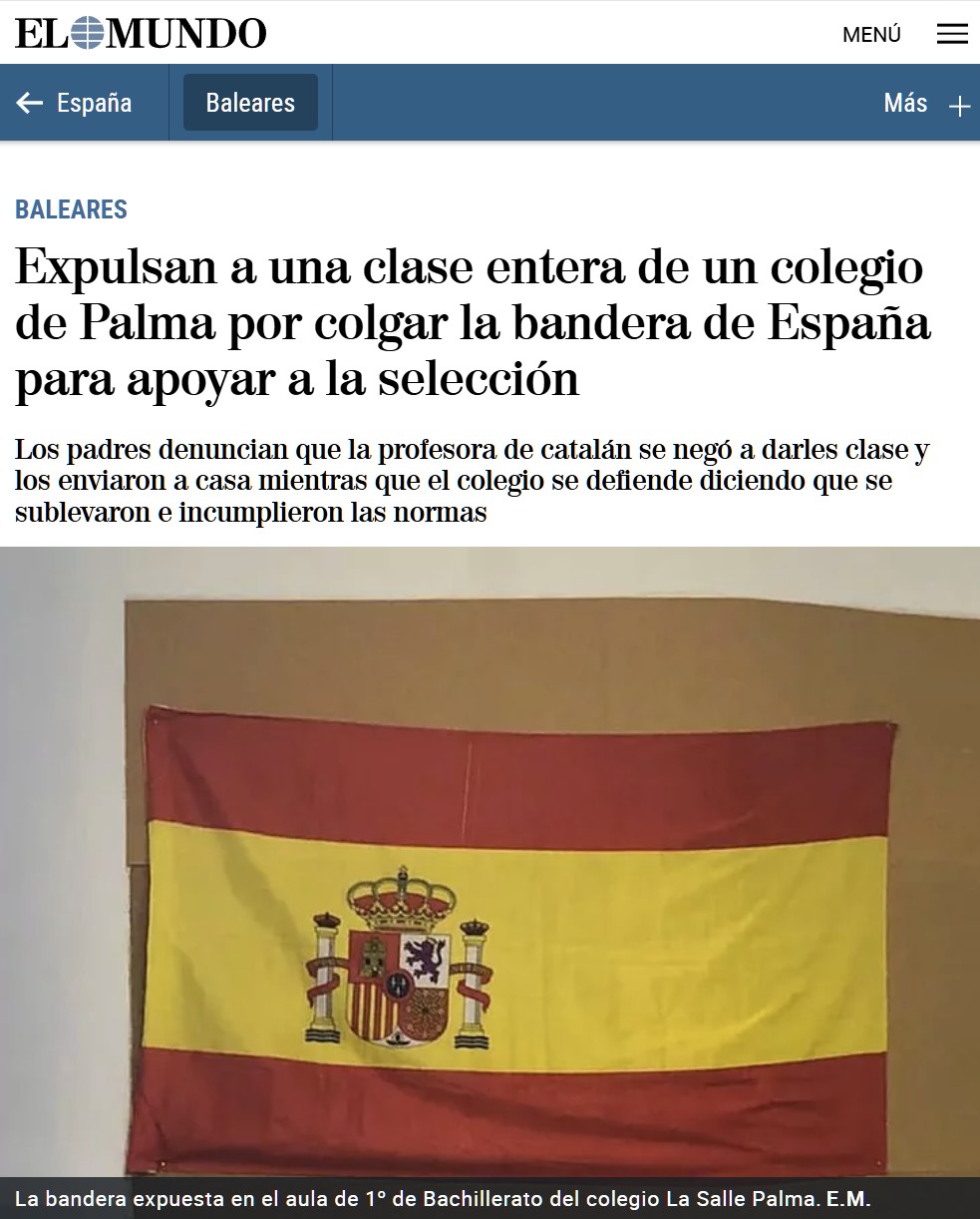 Cuando unos chavales colgaron la bandera de España en el tablero para ver la reacción de los profesores.