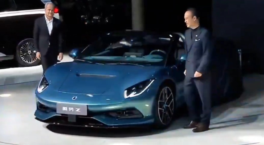 Lo de las marcas chinas copiando descaradamente señas de identidad de marcas europeas es una cosa.