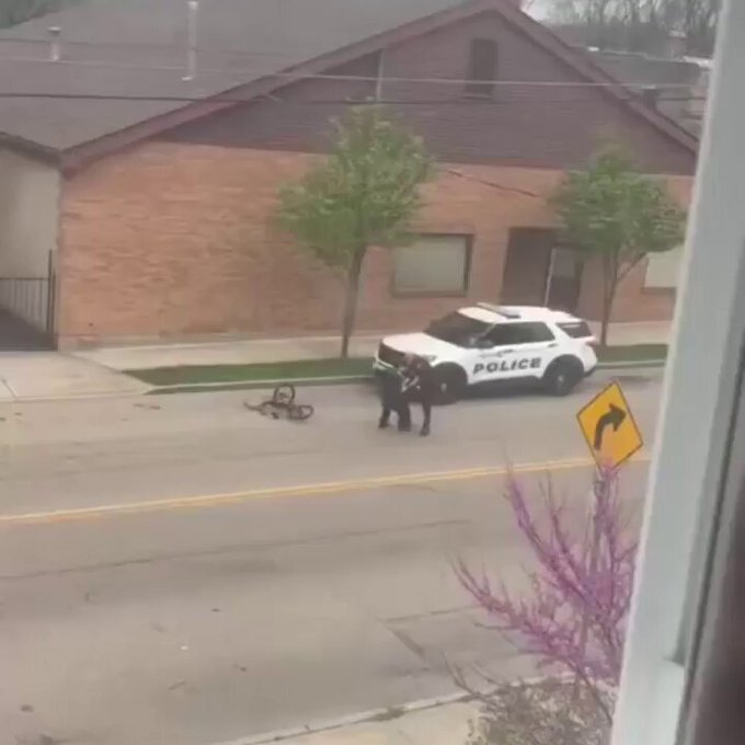 No puedes ser policía con esta forma física tan lamentable...