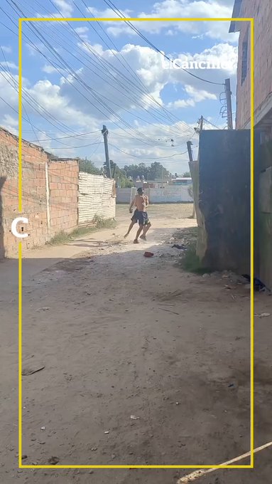 Mano a mano en Villa La Esperanza: se peIea con un manco, pero esconde un brazo para igualar la pelea.