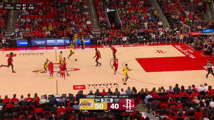 LeBron James (41 palos) literalmente ha creado a uno de sus compañeros de equipo a través de su espеrma y le ha lanzado un Alley Oop en Playoffs de la mejor liga de baloncesto del mundo.