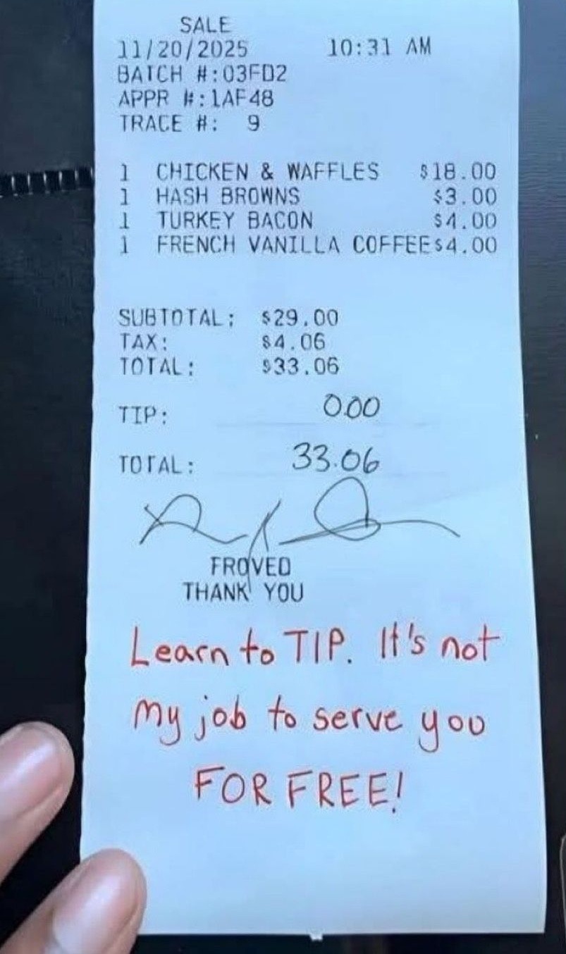 Vas a un bar, pagas la cuenta y te traen esto: "Aprende a dar propinas no es mi trabajo servirte gratis".