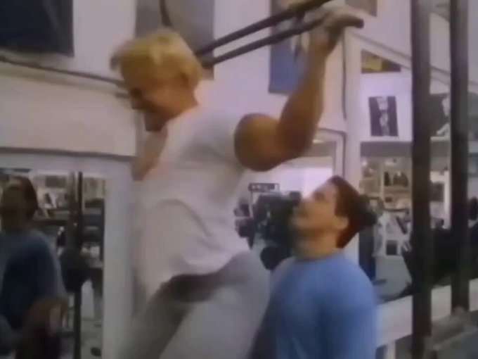 Tom Platz, el culturista profesional de los años 80 que creía en “entrenar más allá del fallo”, es decir, seguir levantando pesas incluso cuando los músculos estén ya fatigados.