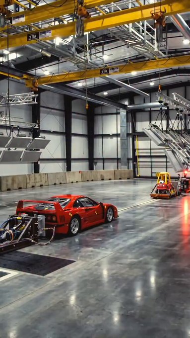 El diseñador Sugar Design ha arreglado el Ferrari Luce.