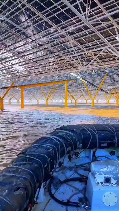 China está instalando millones de paneles solares sobre el agua.