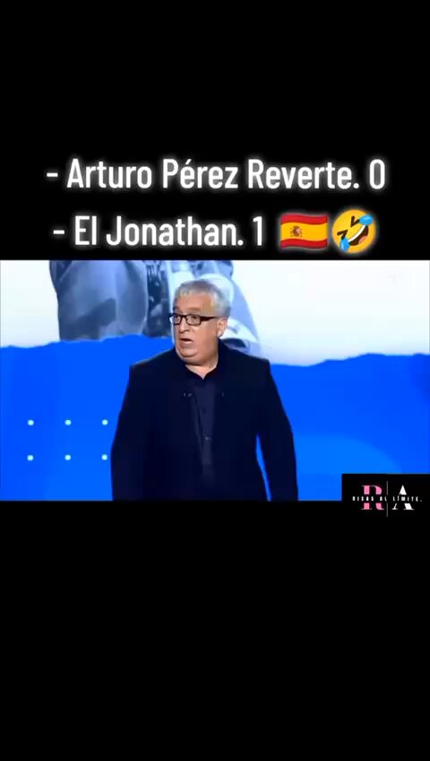 Arturo Pérez-Reverte acepta la derrota.