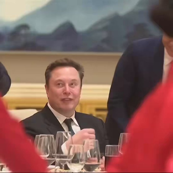 Nivel de autismo: que venga el CEO de Apple a hacerse una foto contigo y ni te levantes de la silla :D