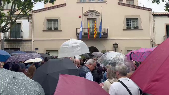 Independentistas revientan el minuto de silencio en recuerdo a la adolescente asesіnada por un magrebí en Esplugues de Llobregat