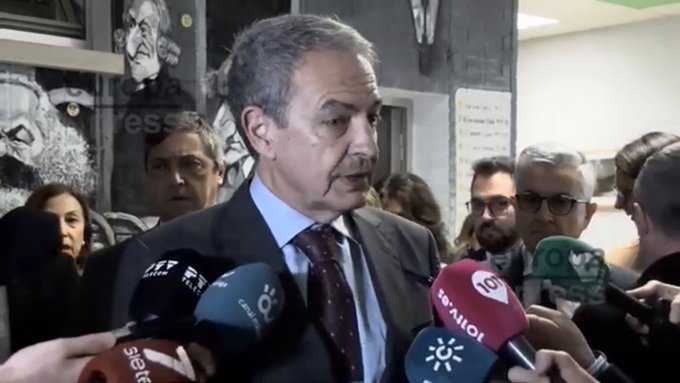 Mientras Zapatero pedía “la mayor legitimidad posible para las elecciones” y “reconocer el resultado ganase quien ganase”, su testaferro no podía evitar partirse de risa: “Va a vigilar la limpieza de las elecciones jajaja”.