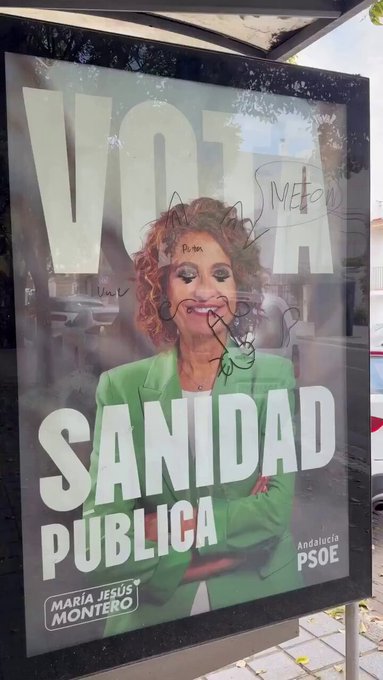 El PSOE denuncia “vioIencia de la ultraderecha” por unas pintadas a un cartel electoral de María Jesús Montero.