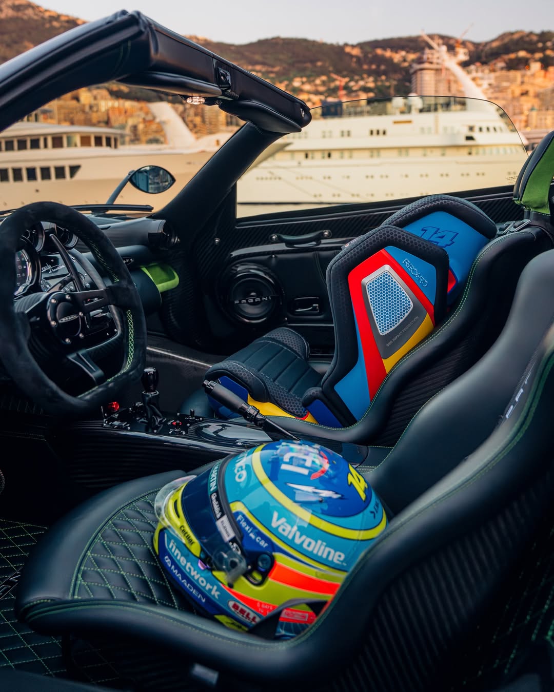 Fernando Alonso aparece en Mónaco con un Pagani Zonda Roadster Diamante Verde, único en el mundo, valorado en 10 millones.