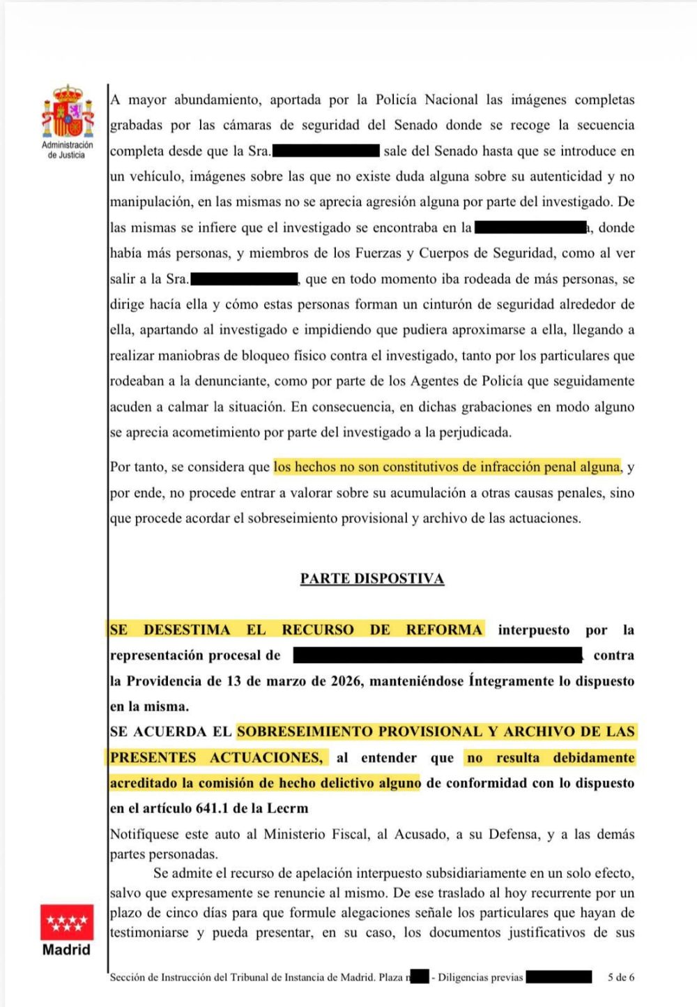Vito Quiles le regala una cuchilla de afeitar a una periodista de TelePablo.