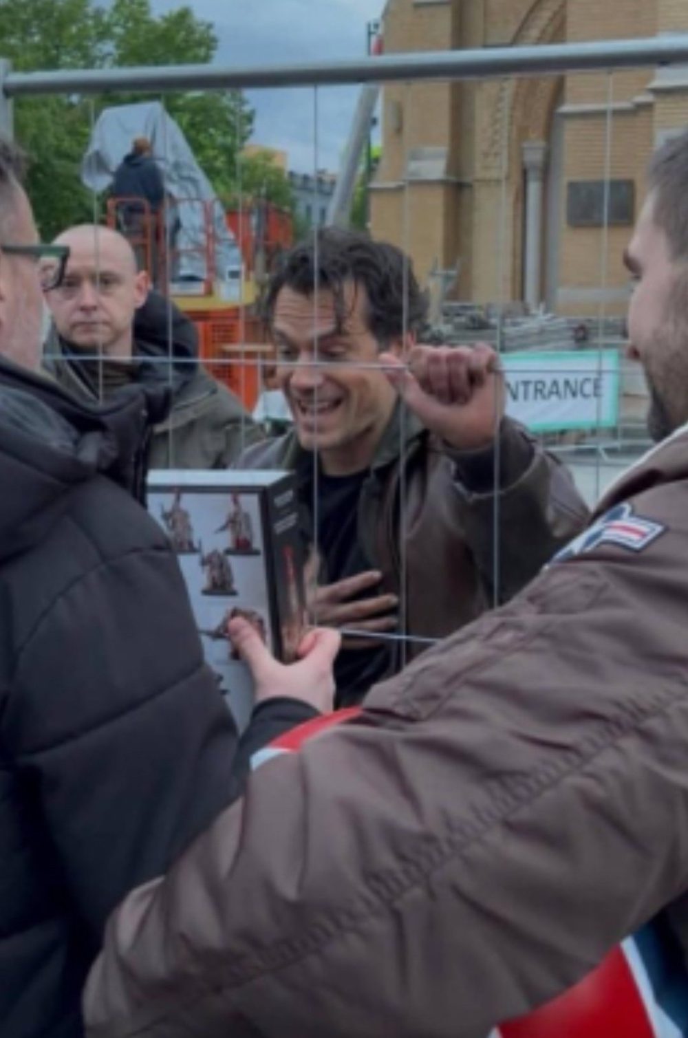 Henry Cavill está en Polonia grabando la película de Los Inmortales.