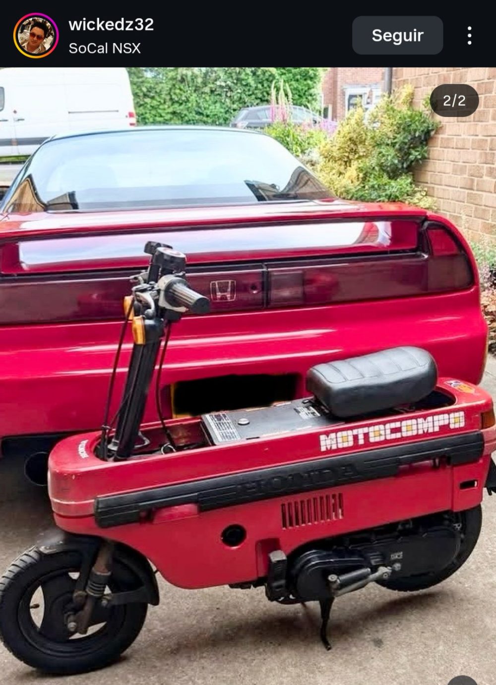 Alguien ha descubierto que la Motocompo #CabeJusto dentro del maletero del Honda NSX.
