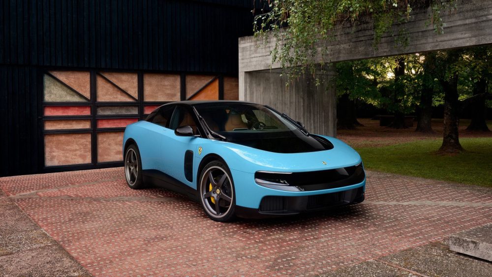 Ferrari ha presentado el LUCE, su primer coche eléctrico y... bueno, mejor lo veis.