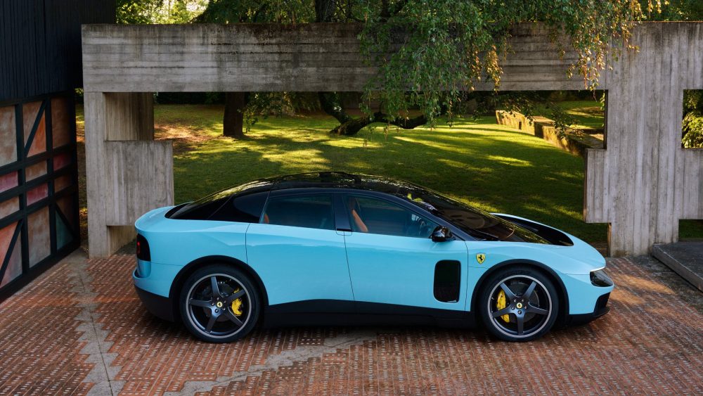 Ferrari ha presentado el LUCE, su primer coche eléctrico y... bueno, mejor lo veis.