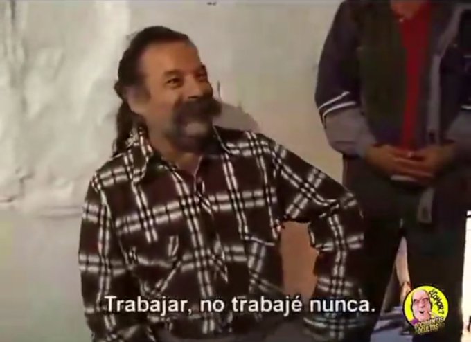 - Que me han dicho que usted tiene 4 esposas, ¿cómo es eso? ¿Eso que es según la ley gitana o qué?
