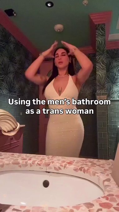 - Perdona, este es el baño de los hombres