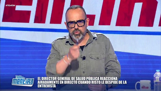 La reacción del Director General de Salud Pública cuando cree que ya nadie le está viendo.