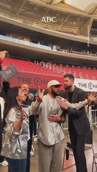 Dani Alves reaparece como predicador en el estadio del Atlético de Madrid: «Cristo me ha hecho libre»
