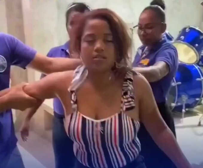 Una mujer asegura estar poseída por Shakira.
