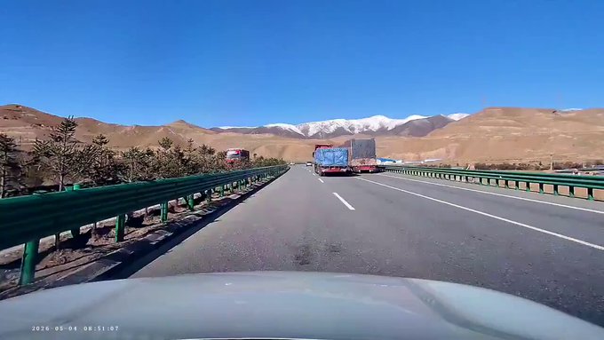 Pensaba que el camionero le estaba cerrando, pero en realidad le estaba salvando la vida.