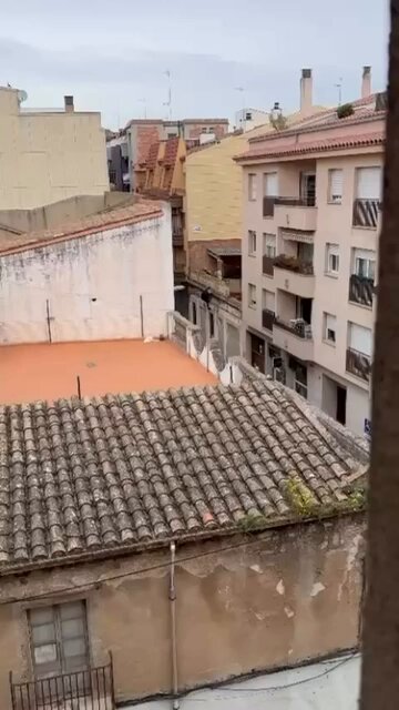 Okupas a plena luz del dia en el Carrer Sant Antoni 45 en Figueres, Girona.