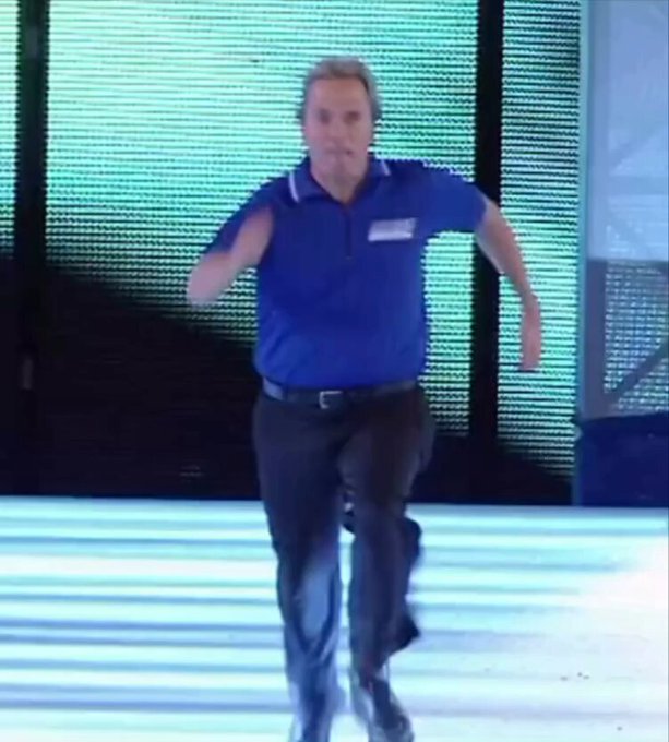 Jefe: "¿Quién puede formar a la chica nueva?"