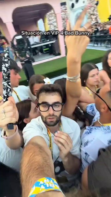 Paga 500 euros para entrar en la zona VIP del concierto de Bad Bunny en Barcelona y pasa esto