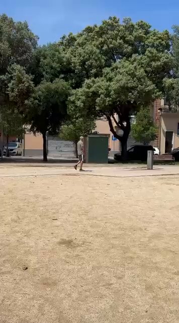 Un sujeto se ha cargado a su mujer en Figueres y luego ha andado como si nada hasta una fuente para limpiarse.