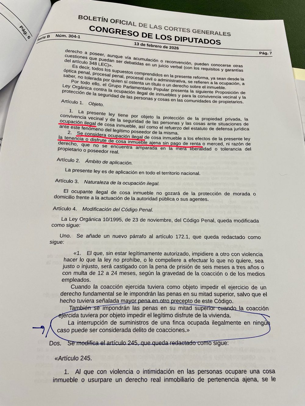 Aquí tenéis a un mercenario usando el hombre de paja "fondos buitre" para justificar su incompetencia.