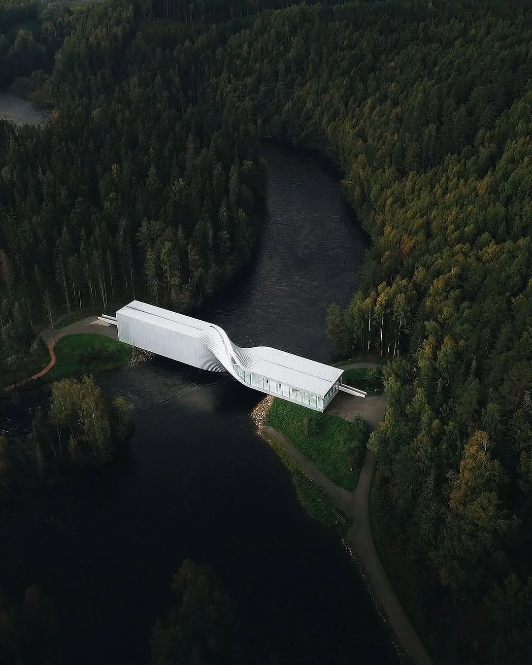 Escondido en lo profundo de un bosque noruego hay un museo que parece sacado del año 2077.