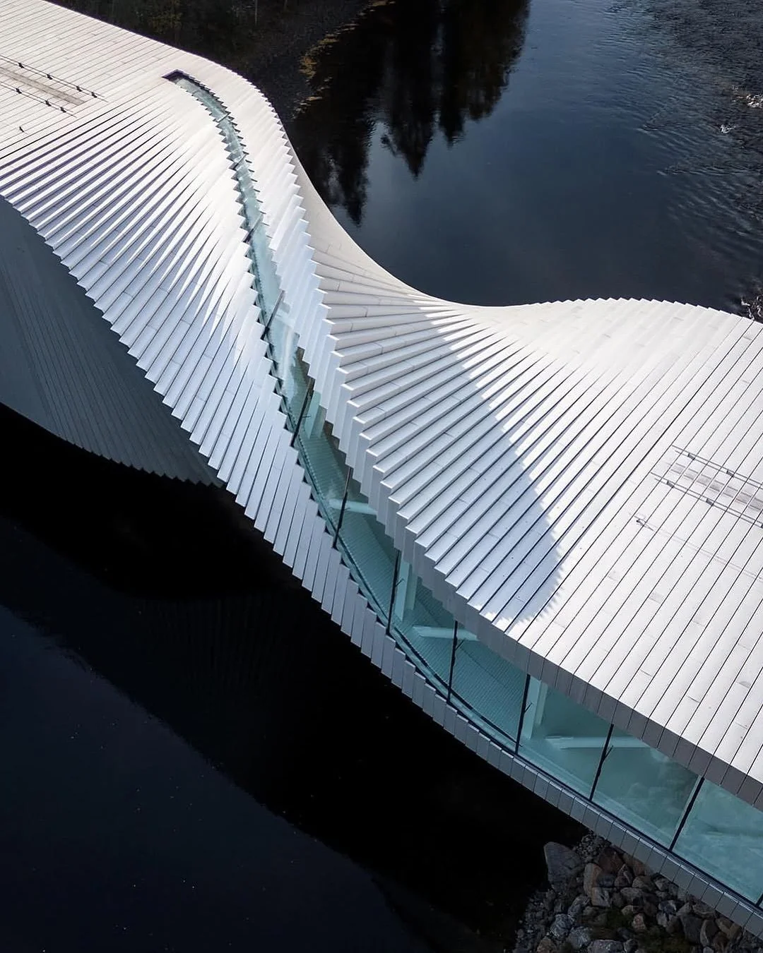 Escondido en lo profundo de un bosque noruego hay un museo que parece sacado del año 2077.