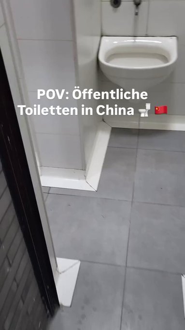 Los cuartos de baño públicos chinos son un poco... indiscretos.