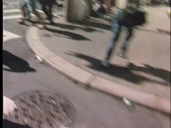 Vídeo del 11S en el que cientos de personas corrían para escapar de la nube de escombros.