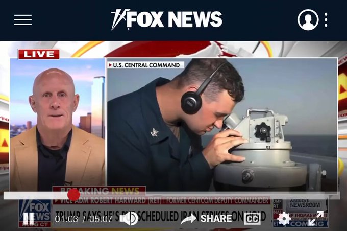 En EEUU no se habla de otra cosa: un tío que ha salido en FOX parece llevar una máscara hiper realista. Fijaos en el cuello.