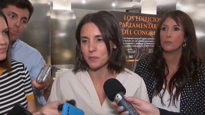 Vito Quiles pregunta a Irene Montero por qué no ha condenado el asesinato de una joven en Esplugues de Llobregat.