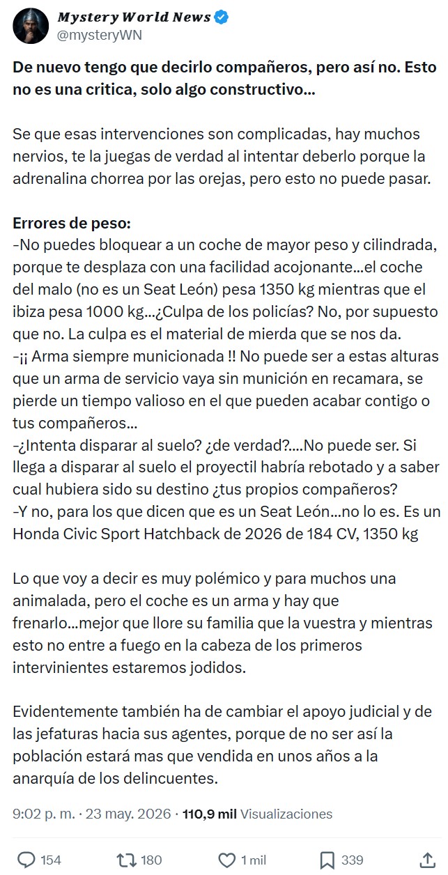 Tres agentes de paisano a bordo de un vehículo camuflado intentaron detener a cinco miembros de una banda de origen magrebí acusados de haber atracado a mano armada una gasolinera en Barcelona.