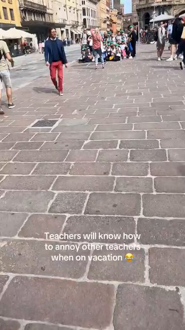 Los profesores saben perfectamente cómo hijoputizar a otros profesores mientras están de vacaciones.