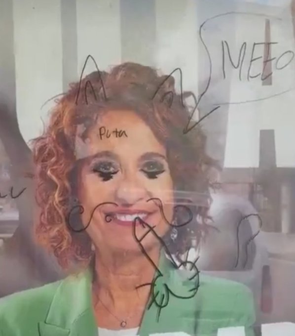 El PSOE denuncia “vioIencia de la ultraderecha” por unas pintadas a un cartel electoral de María Jesús Montero.