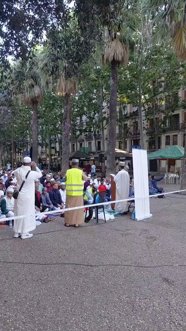 Mientras tanto en El <del>Rabat</del> Raval.