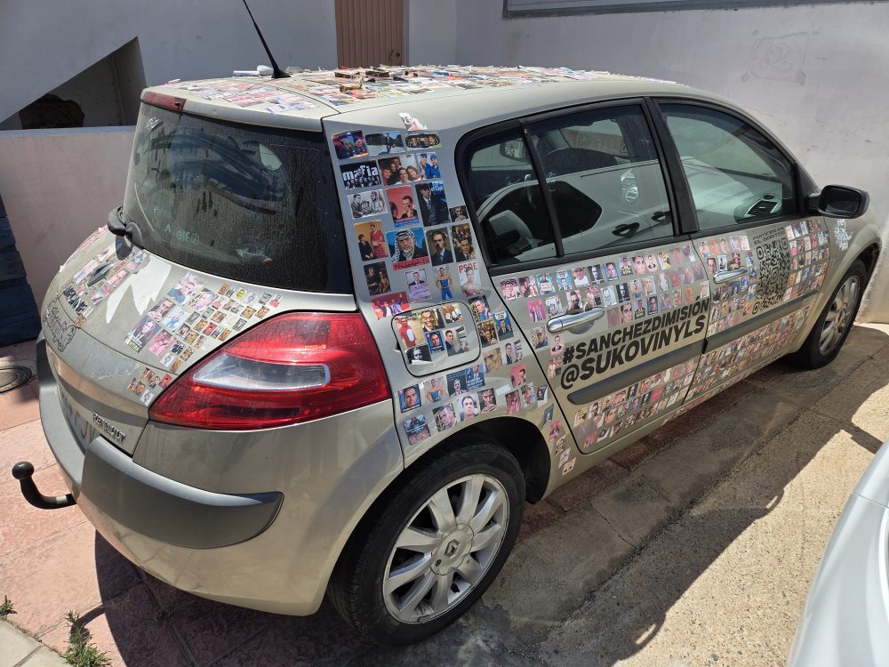 Tengo la ligerísima sospecha de que el dueño de este coche no vota al PSOE.