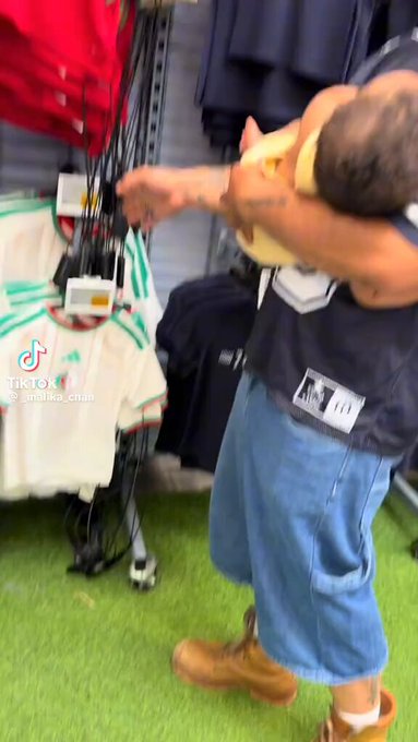 Adivinad qué camisetas llevan antirrobo.