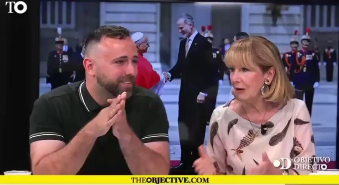 A Esperanza Aguirre se le escapa una carcajada cuando un tertuliano sugiere que el comunismo acabó con la pobreza.